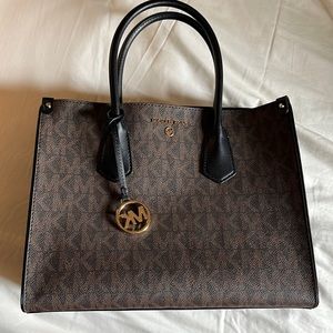 Micheal Kors large Satchel purse in brown and black